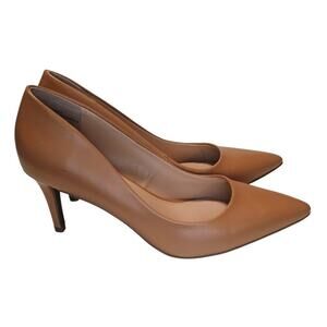 Crown & Ivy, beige tan classic pointed toe pump 2” heel, women’s size 8